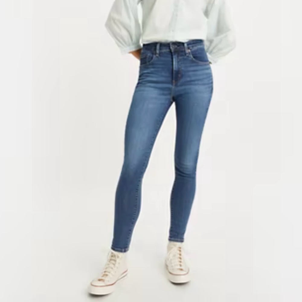 Levi’s 721 HighRise Skinny Medium Wash Size 25